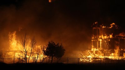 У США через лісові пожежі згоріло понад 500 будинків У США через лісові пожежі згоріло понад 500 будинків
