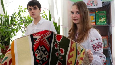 Національний рекорд. До Дніпра прибув Рушник єдності Національний рекорд. До Дніпра прибув Рушник єдності