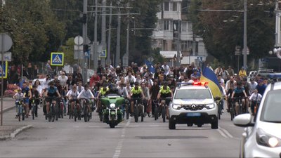 12 кілометрів подолали учасники велопробігу у вишиванках у Луцьку 12 кілометрів подолали учасники велопробігу у вишиванках у Луцьку