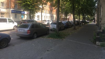 Парковки для автомобілів у Полтаві: коли почнуть облаштовувати Парковки для автомобілів у Полтаві: коли почнуть облаштовувати
