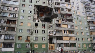 У Сумах у пошкодженій багатоповерхівці відновили світло і воду