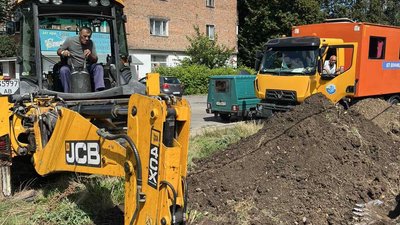 Бригада облводоканалу проводить роботи на мережі