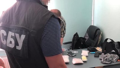 На пункті пропуску "Шегині-Медика" затримали чоловіка із контрабандою наркотиків