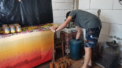 "Знайшли ідеальний рецепт": волонтери з Полтавщини готують тушонку для військових "Знайшли ідеальний рецепт": волонтери з Полтавщини готують тушонку для військових