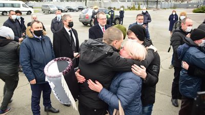 Четверо українських моряків повернулися на батьківщину з лівійської в'язниці