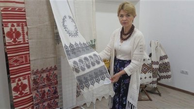 Учасниці пошукового проєкту "Баба Єлька" з Кропивницького зібрали 120 старовинних рушників Учасниці пошукового проєкту "Баба Єлька" з Кропивницького зібрали 120 старовинних рушників