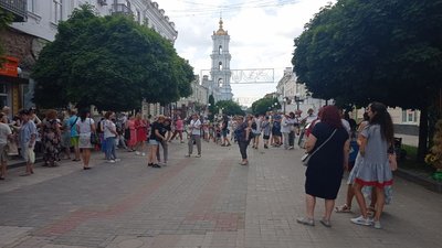 "Хай невелика сума може зібратися, та вона стане в пригоді". У Сумах на ярмарку збирали кошти для ЗСУ "Хай невелика сума може зібратися, та вона стане в пригоді". У Сумах на ярмарку збирали кошти для ЗСУ