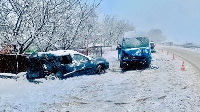 Впродовж вихідних на Івано-Франківщині поліцейські зареєстрували 38 ДТП Впродовж вихідних на Івано-Франківщині поліцейські зареєстрували 38 ДТП