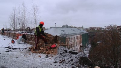 У Полтаві завершують демонтаж покрівлі будівлі колишнього кадетського корпусу