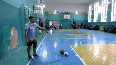 У Рівному дітям військовослужбовців та переселенців влаштували естафету з баскетболу У Рівному дітям військовослужбовців та переселенців влаштували естафету з баскетболу