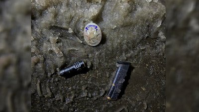 Поліцейський жетон та магазин, які знайшла адвокатка, Рівне, 27 січня 2026 року