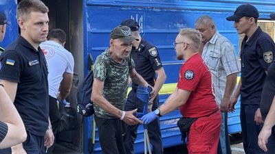 Восьмий евакуаційний потяг з Донеччини прибув на Рівненщину