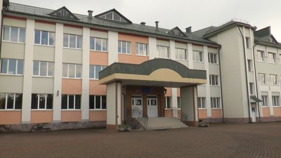 На Франківщині батьки випускників одного з ліцеїв вимагали створити ще один п’ятий клас На Франківщині батьки випускників одного з ліцеїв вимагали створити ще один п’ятий клас