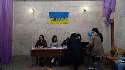«Краще людині рахунок на телефоні поповнити, ніж жаліти». Як у Дніпрі працює гуманітарний центр «Краще людині рахунок на телефоні поповнити, ніж жаліти». Як у Дніпрі працює гуманітарний центр