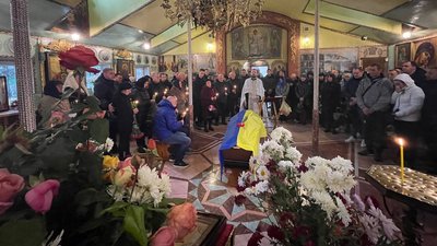У Сумах поховали бойового медика Максима Івченка У Сумах поховали бойового медика Максима Івченка