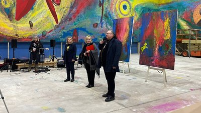 Художник Петро Антип за годину створив у Луцьку картину "Дерево життя" та продав заради ЗСУ Художник Петро Антип за годину створив у Луцьку картину "Дерево життя" та продав заради ЗСУ