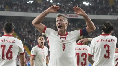 Роберт Левандовські в матчі за збірну Польщі з футболу