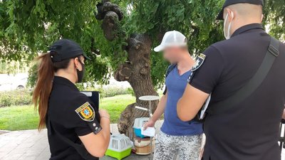“Фото з мавпою”: чому та як продовжує існувати бізнес на тваринах “Фото з мавпою”: чому та як продовжує існувати бізнес на тваринах