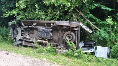 На Львівщині автомобіль перекинувся у кювет: водій загинув На Львівщині автомобіль перекинувся у кювет: водій загинув