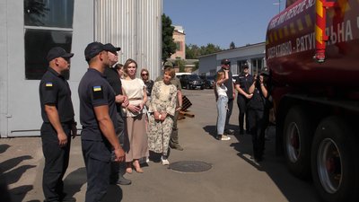 Рятувальникам Черкас доброчинники передали автоцистерну Рятувальникам Черкас доброчинники передали автоцистерну