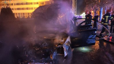 Львів'янин на авто в'їхав у світлофор: машина загорілася Львів'янин на авто в'їхав у світлофор: машина загорілася