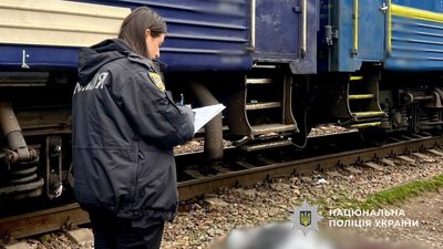На Одещині під пасажирський потяг потрапила 79-річна жінка