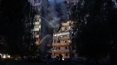 Пошкоджена багатоповерхівка внаслідок атаки РФ у Святошинському районі, Київ, 7 вересня