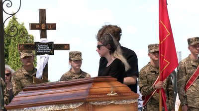 Загинув, рятуючи побратима: у Житомирі попрощалися з військовим Олександром Зелінським Загинув, рятуючи побратима: у Житомирі попрощалися з військовим Олександром Зелінським