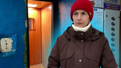 Десятки людей застрягають у ліфтах