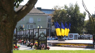 Встановили нові портрети загиблих військових у Рівному