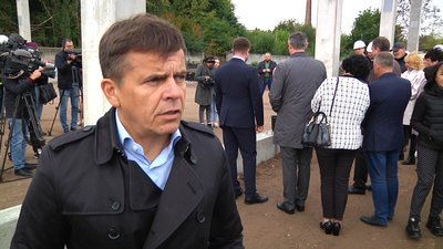 У Житомирі заклали капсулу у фундамент майбутнього сміттєпереробного заводу У Житомирі заклали капсулу у фундамент майбутнього сміттєпереробного заводу