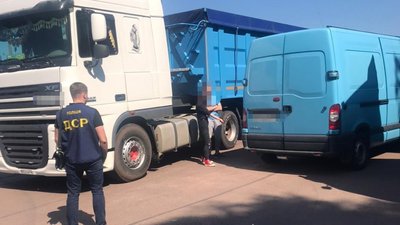 На Житомирщині поліція викрила угрупування, яке продавало неякісне пальне
