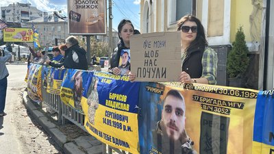 У центрі Полтави провели акцію на підтримку військовополонених та зниклих безвісти