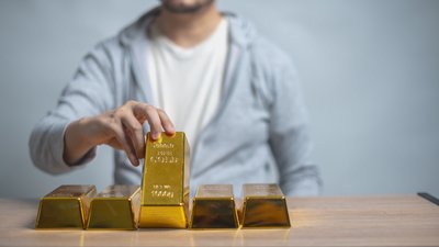 У Франції чоловік у своєму саду знайшов золоті зливки та монети на $800 тисяч