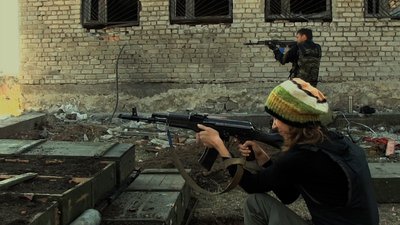Віра в кіно: рецензія на документальну драму "Аліса в країні війни" Віра в кіно: рецензія на документальну драму "Аліса в країні війни"