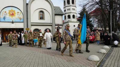 У Мукачеві попрощалися з полеглим на війні захисником Ростиславом Діусом У Мукачеві попрощалися з полеглим на війні захисником Ростиславом Діусом