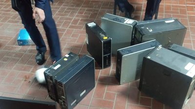 У Луцьку викрили підпільний гральний клуб. Затримали п'ятьох гравців У Луцьку викрили підпільний гральний клуб. Затримали п'ятьох гравців