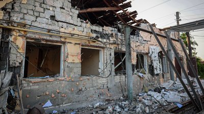 Наслідки російських влучань по Холодногірському району Харкова Наслідки російських влучань по Холодногірському району Харкова