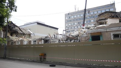У центрі Одеси заради нового ЖК зносять 180-річний будинок У центрі Одеси заради нового ЖК зносять 180-річний будинок