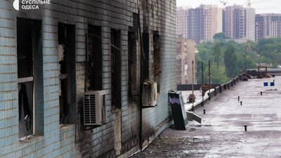"В мене ком в горлі був": історія підприємців, які втратили виробництво через ракетний удар по Одесі. ФОТО. ВІДЕО "В мене ком в горлі був": історія підприємців, які втратили виробництво через ракетний удар по Одесі. ФОТО. ВІДЕО