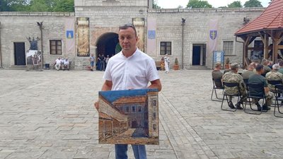 У замку на Тернопільщині провели благодійний аукціон