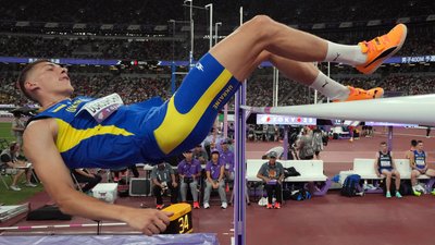 Олег Дорощук у кваліфікації стрибків у висоту на чемпіонаті світу