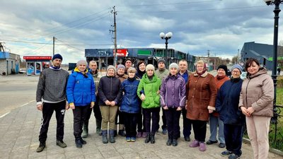 Готові на все, аби повернути селищу життя: як жителі Житомирщини допомагають відновлювати Макарів