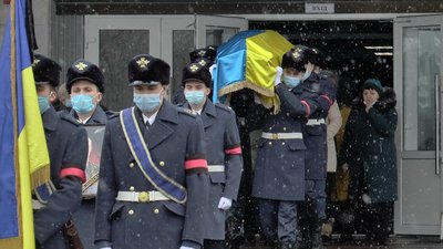 З бійцями попрощалися у палаці культури в Кременчуці З бійцями попрощалися у палаці культури в Кременчуці
