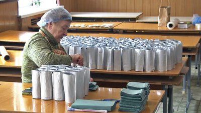 "Космічне" сало за рецептом "На око": у Луцьку для військових готують козацьку страву