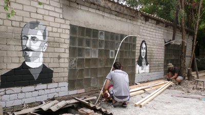 Волонтери з усієї України створюють вуличний простір у Скадовську на Херсонщині Волонтери з усієї України створюють вуличний простір у Скадовську на Херсонщині