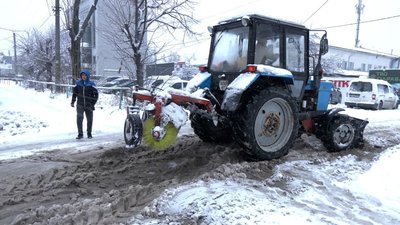 Як вулиці Івано-Франківської громади прибирають від снігу Як вулиці Івано-Франківської громади прибирають від снігу