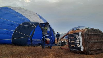 Олешківською пустелею на повітряній кулі: повітроплавці на Херсонщині встановлювали рекорд України Олешківською пустелею на повітряній кулі: повітроплавці на Херсонщині встановлювали рекорд України