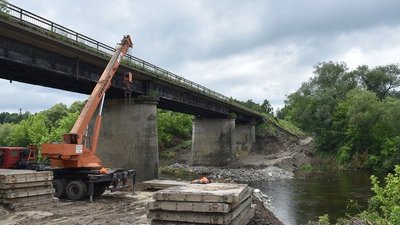 На Житомирщині перекрили рух на одному із мостів через річку Случ