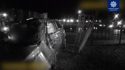 Нетверезий водій в'їхав в огорожу церкви у Сумах